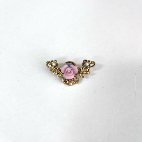 Pink  Rose and Gold Pin Vintage - Picture 1 of 3